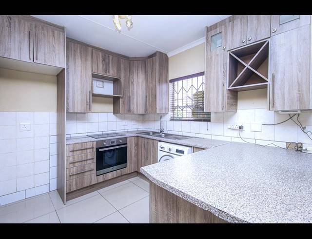 3 BEDROOM TOWNHOUSE TO LET IN HONEYPARK